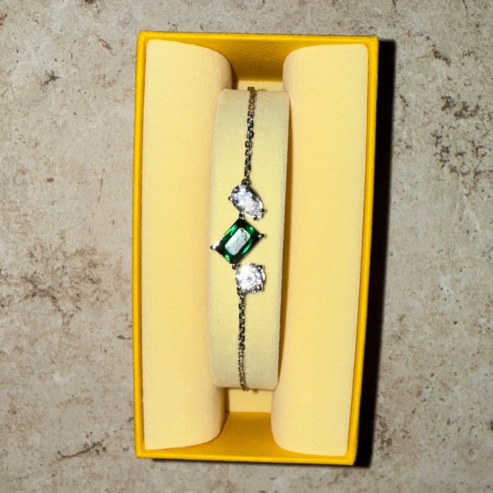 Swarovski Mesmera Bracelet (Mixed cuts, Green, Rhodium plated) - Picture 3 of 16